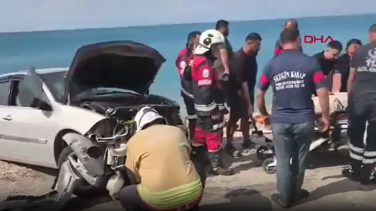 Arsuz’da Korkutan Kaza! Otomobil Şarampolden Sahile Yuvarlandı