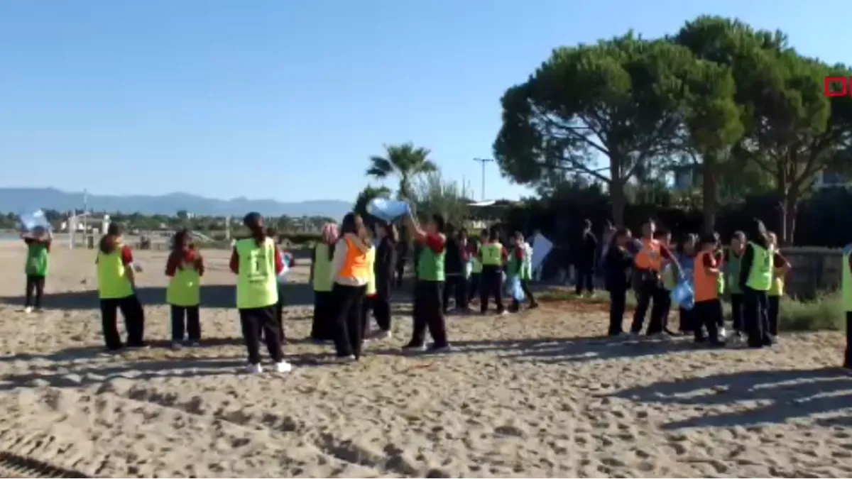 Balıkesir’de öğrenciler Ören sahili’ni temizledi