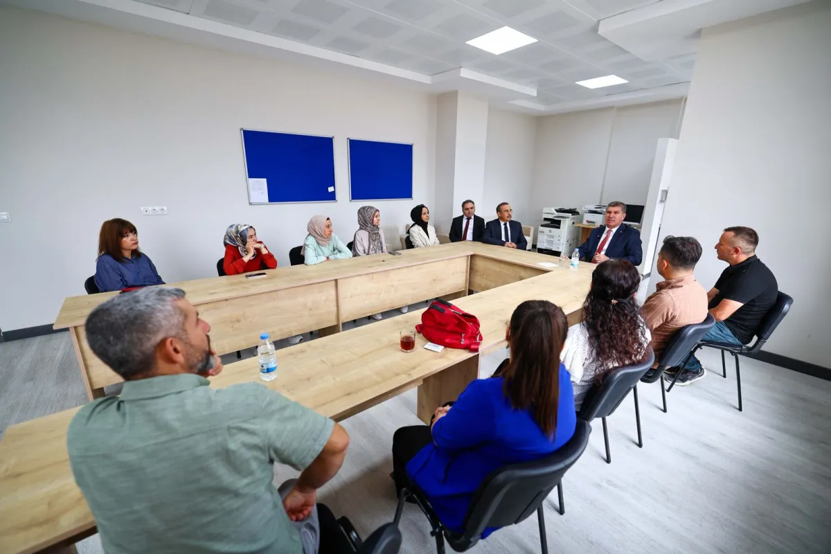 Burdur’da okula ilk adımda büyük destek 1150 Çocuğa kırtasiye seti