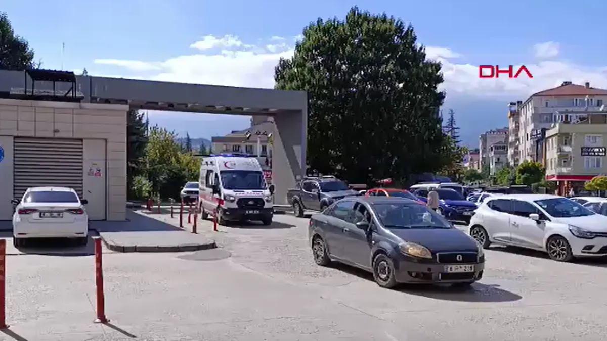 Bursa’da Mezarlıkta Baltalı Kavga! Husumetlisini Başından Yaraladı