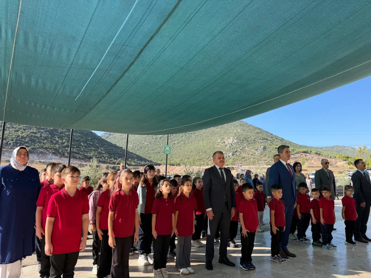 Bucak’ta ilk ders zili çaldı! 12 Bin 786 öğrenci dersbaşı yaptı