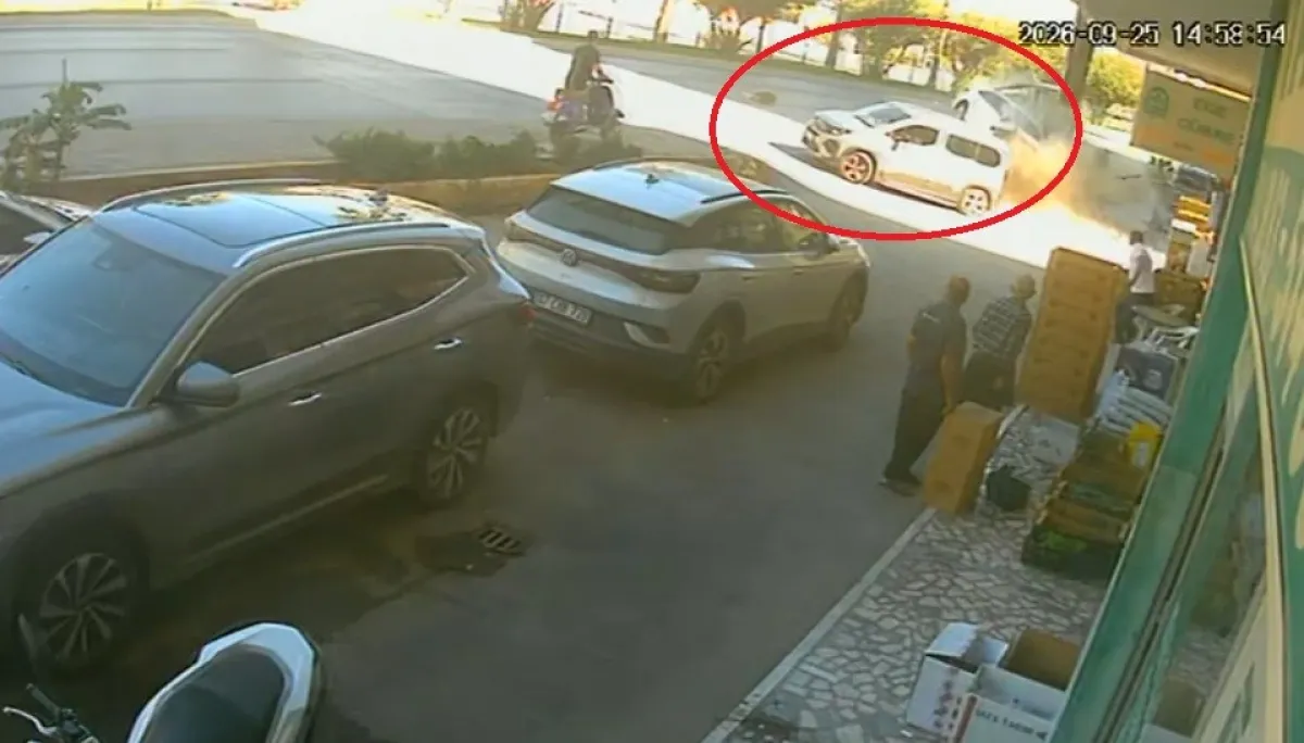 Alanya’da Dehşet Genç Kıza Çarpan Otomobil Durağa Daldı 1’i Ağır 3 Yaralı
