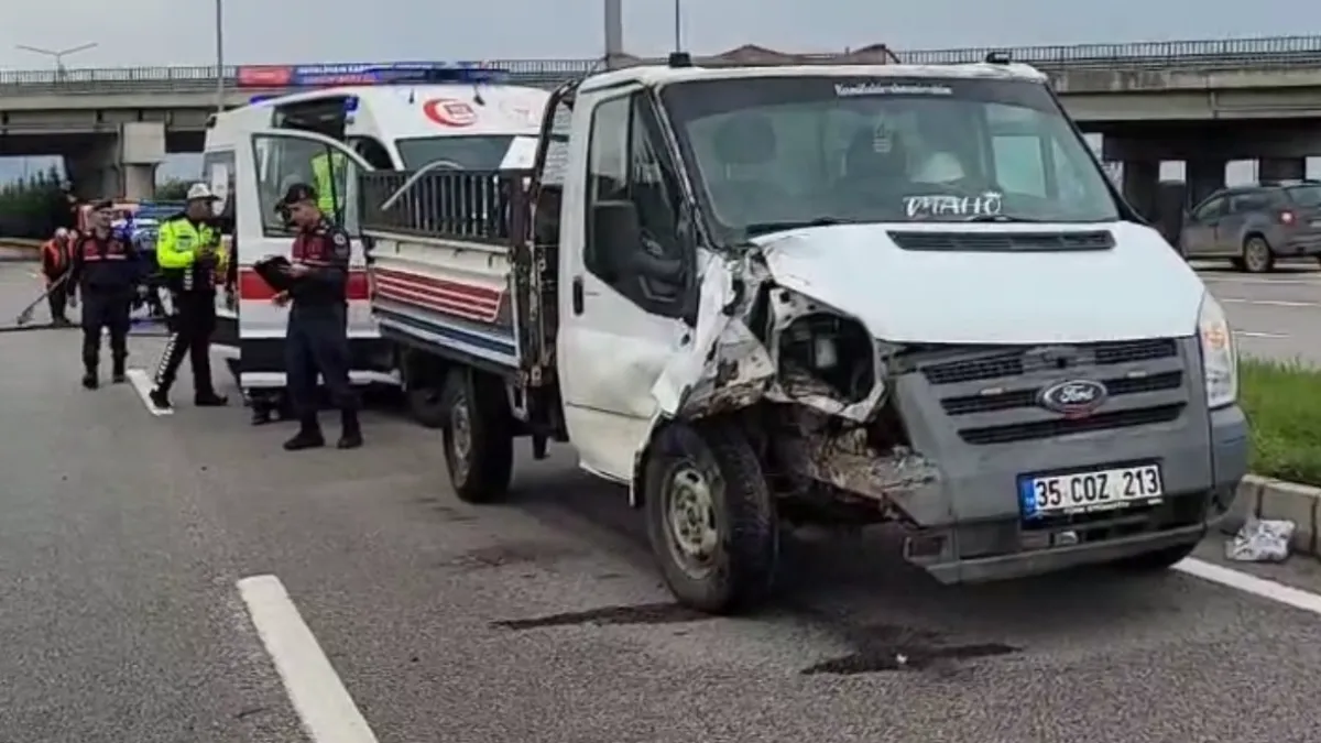 Çarşamba’da kamyonet ile traktör çarpıştı: 2 Yaralı