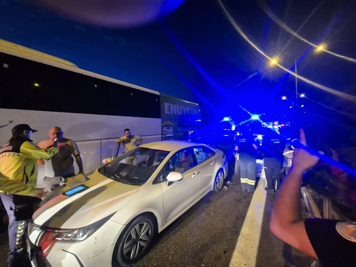 İstanbul-İzmir Otoyolu’nda Zincirleme Kaza 11 Kişi Yaralandı