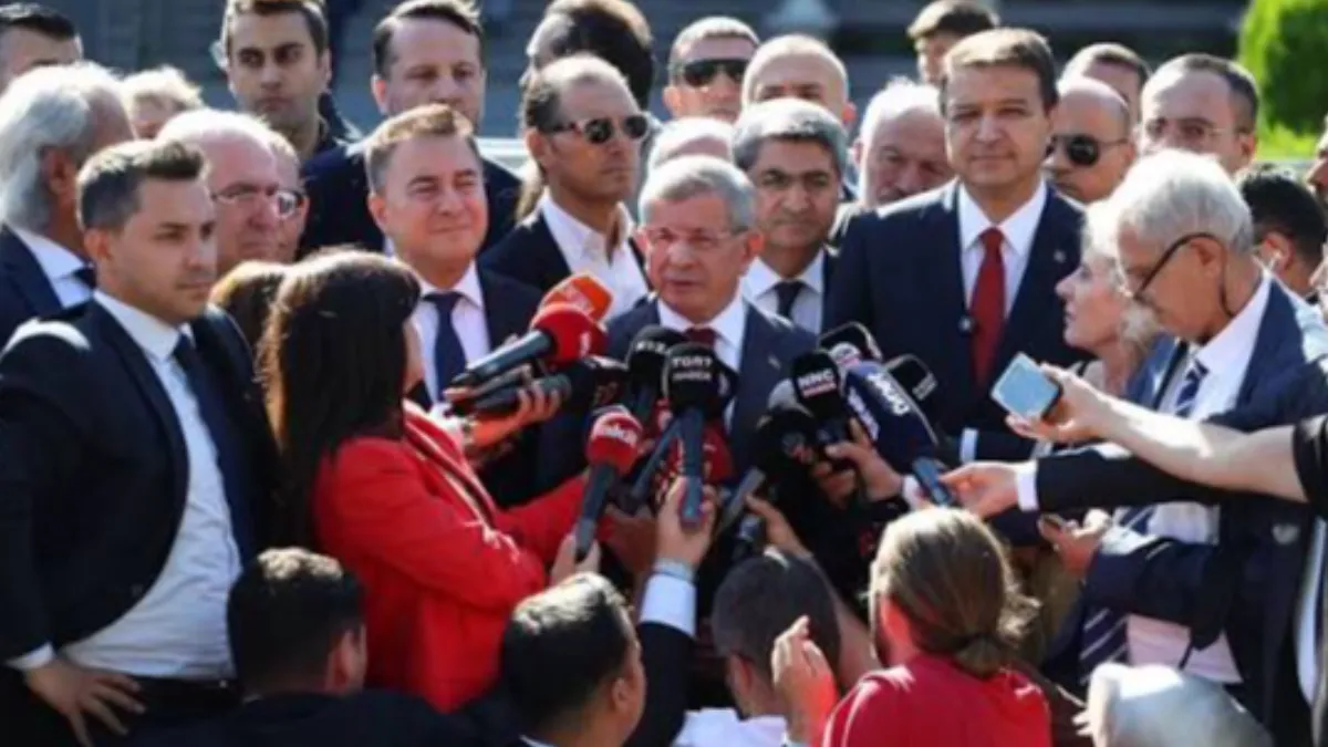 Davutoğlu’nun Avukatından Soruşturma Tepkisi: “İtibar Suikastı Ve Gözdağı İçin”