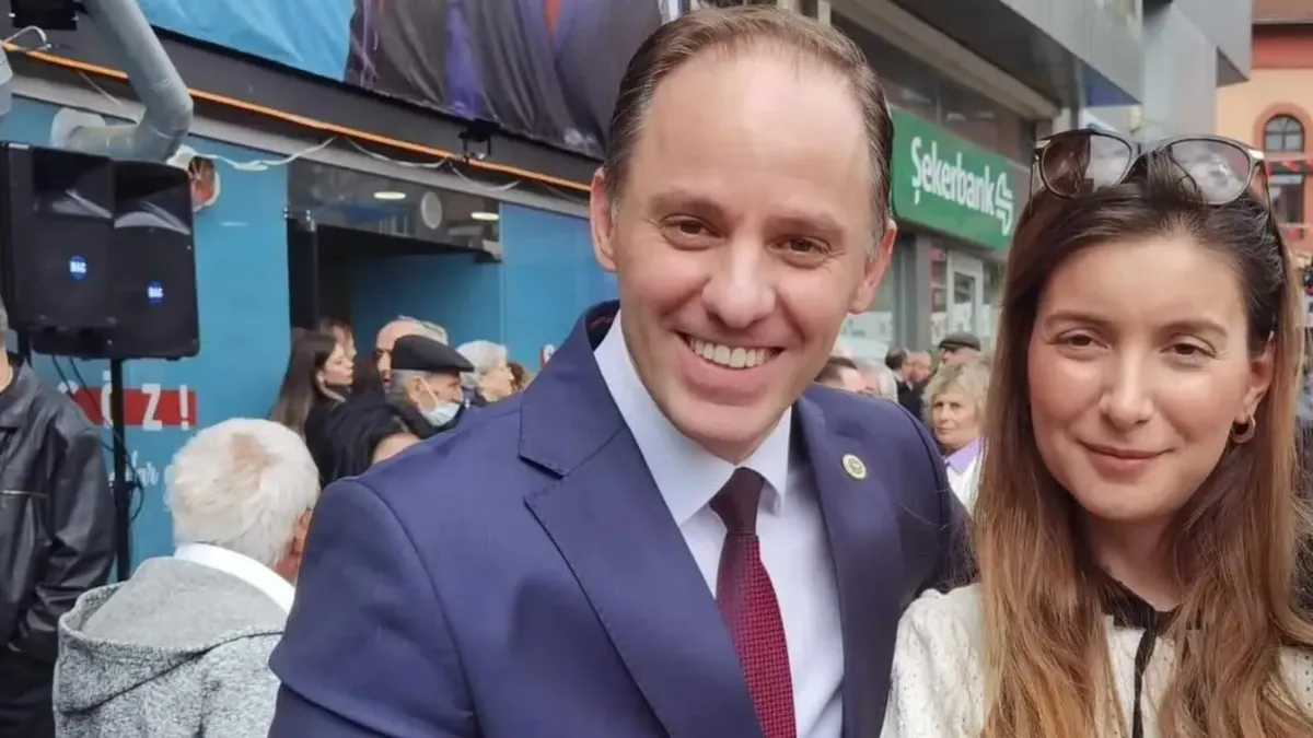 Deniz Yavuzyılmaz’ın Eşi Hakkında Soruşturma: Maaş Kartı İddiası Gündemde