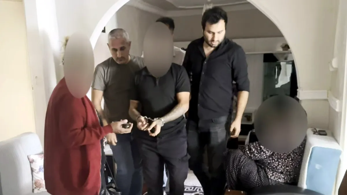 Edirne polisi aranan anne ile oğlunu yakaladı
