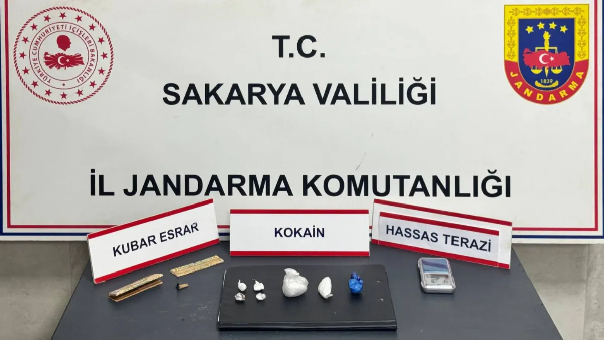 Evlerden uyuşturucu, silah ve para çıktı! 3 Şüpheli tutuklandı