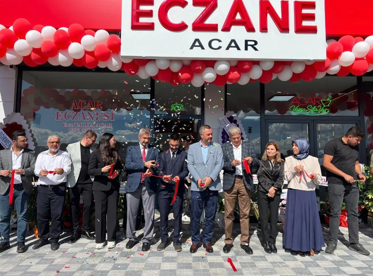 Bucak’ta Acar Eczanesi hizmete açıldı Güler yüzlü hizmet anlayışıyla kapılarını açtı