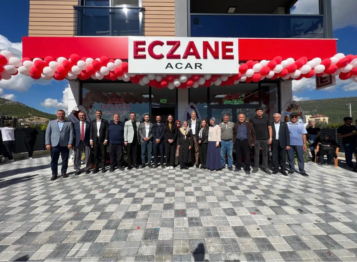 Bucak’ta Acar Eczanesi hizmete açıldı Güler yüzlü hizmet anlayışıyla kapılarını açtı