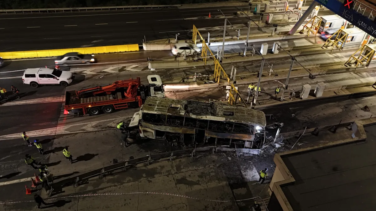 “Kuzey Marmara Otoyolu’nda Facia! Yolcu Otobüsü Alev Alev Yandı 2 Can Kaybı,8 yaralı ”