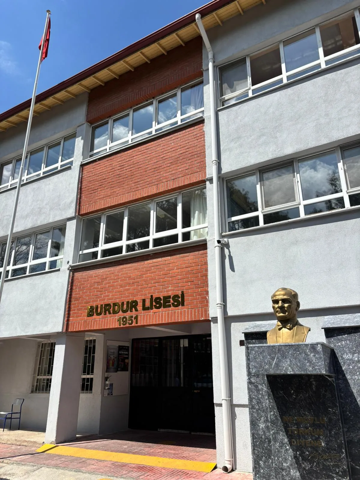 Burdur’un asırlık eğitim çınarı taşınıyor! Burdur Lisesi’nin yeni adresi belli oldu