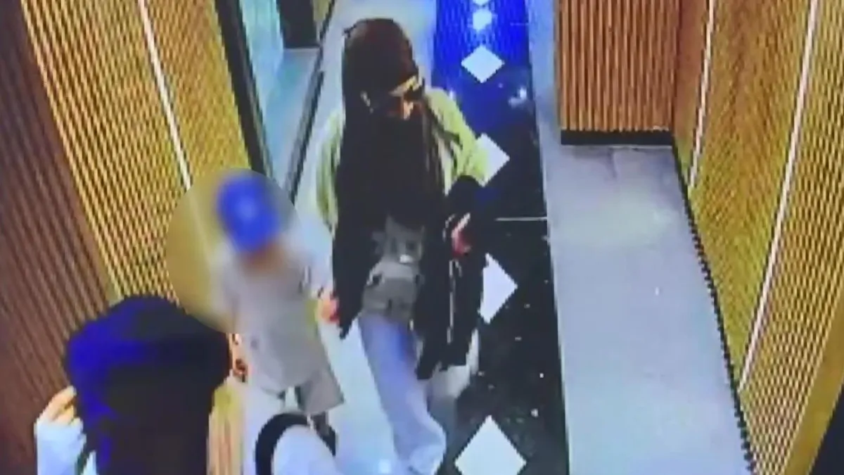 Gündüz vakti siteye girip dairenin kapısını zorladılar