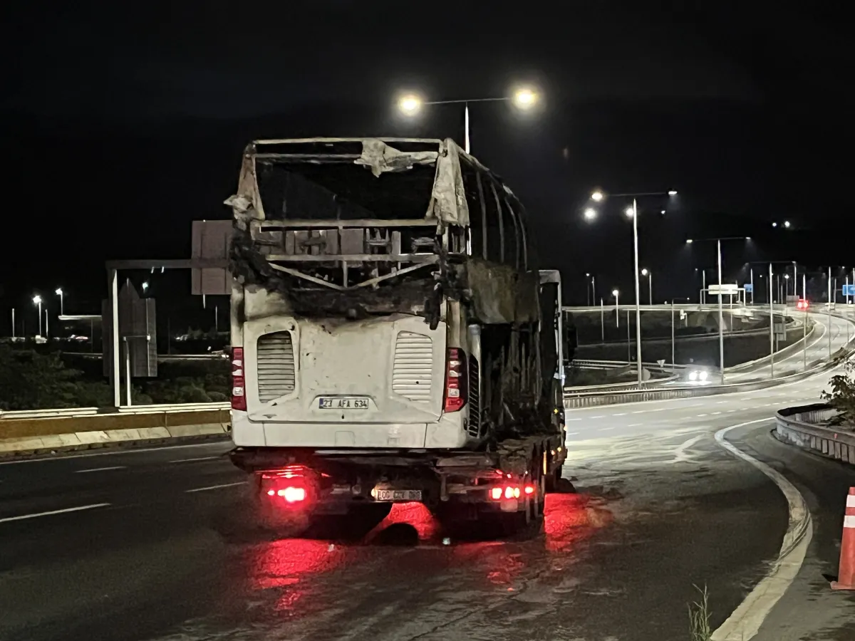 “Kuzey Marmara Otoyolu’nda Facia! Yolcu Otobüsü Alev Alev Yandı 2 Can Kaybı,8 yaralı ”