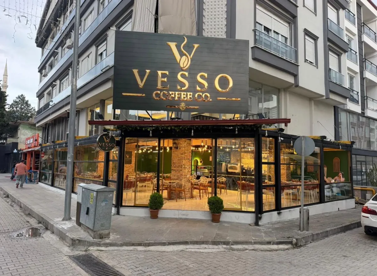 Bucak çarşısına yeni soluk Self Servis Vesso Coffee Co. açıldı