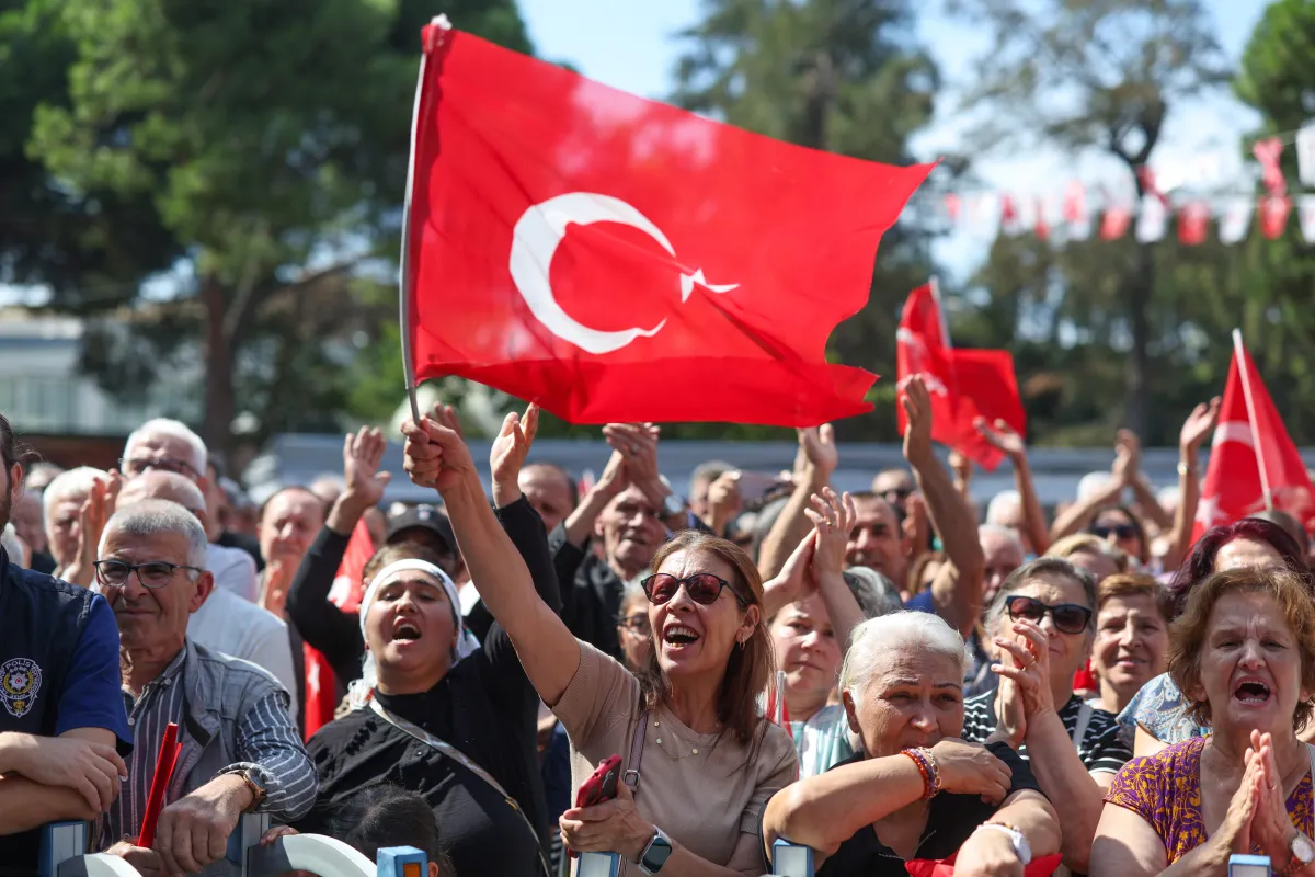 Özgür Özel: YENİ Parti Üyeleriyle Yeni Siyaset Modelini İzmir ve Manisa’dan Başlattı