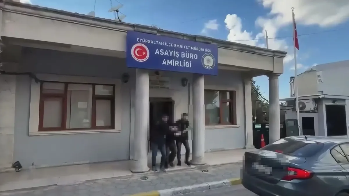 İstanbul’da gece yarısı hareketli dakikalar! Polise çarpıp kaçtı