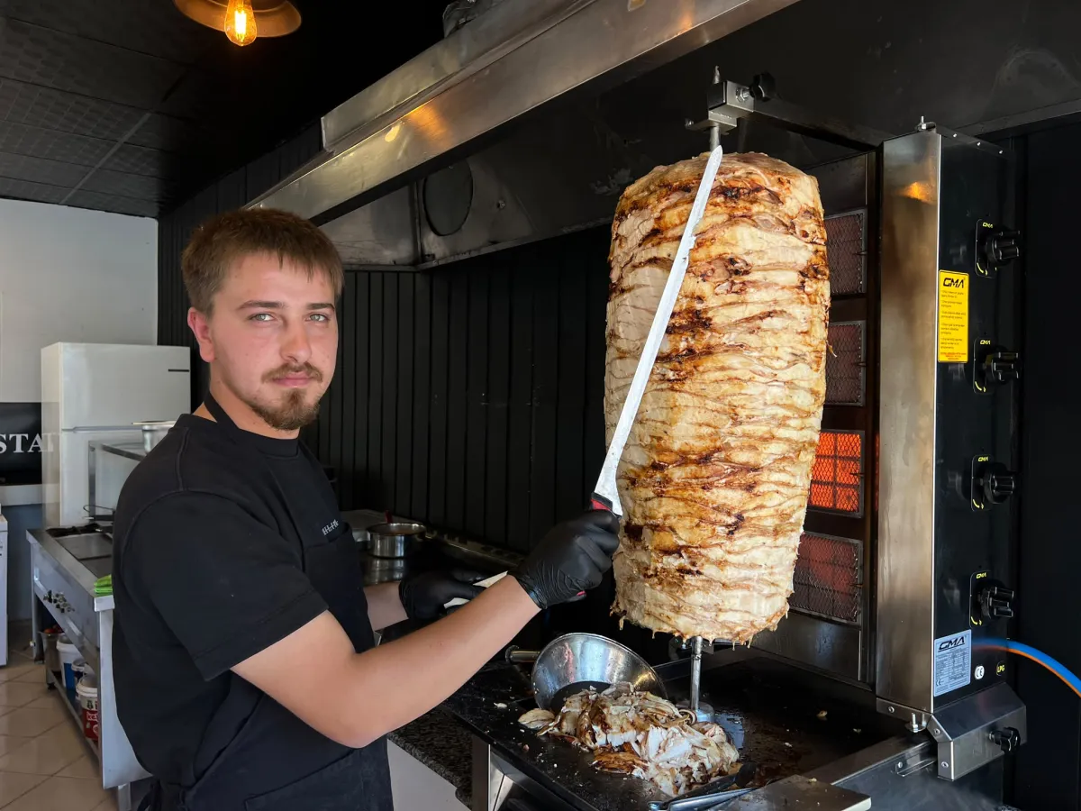 Bucak’ta döner severlere kaçırılmayacak açılış kampanyası! 1 Alana 1 bedava