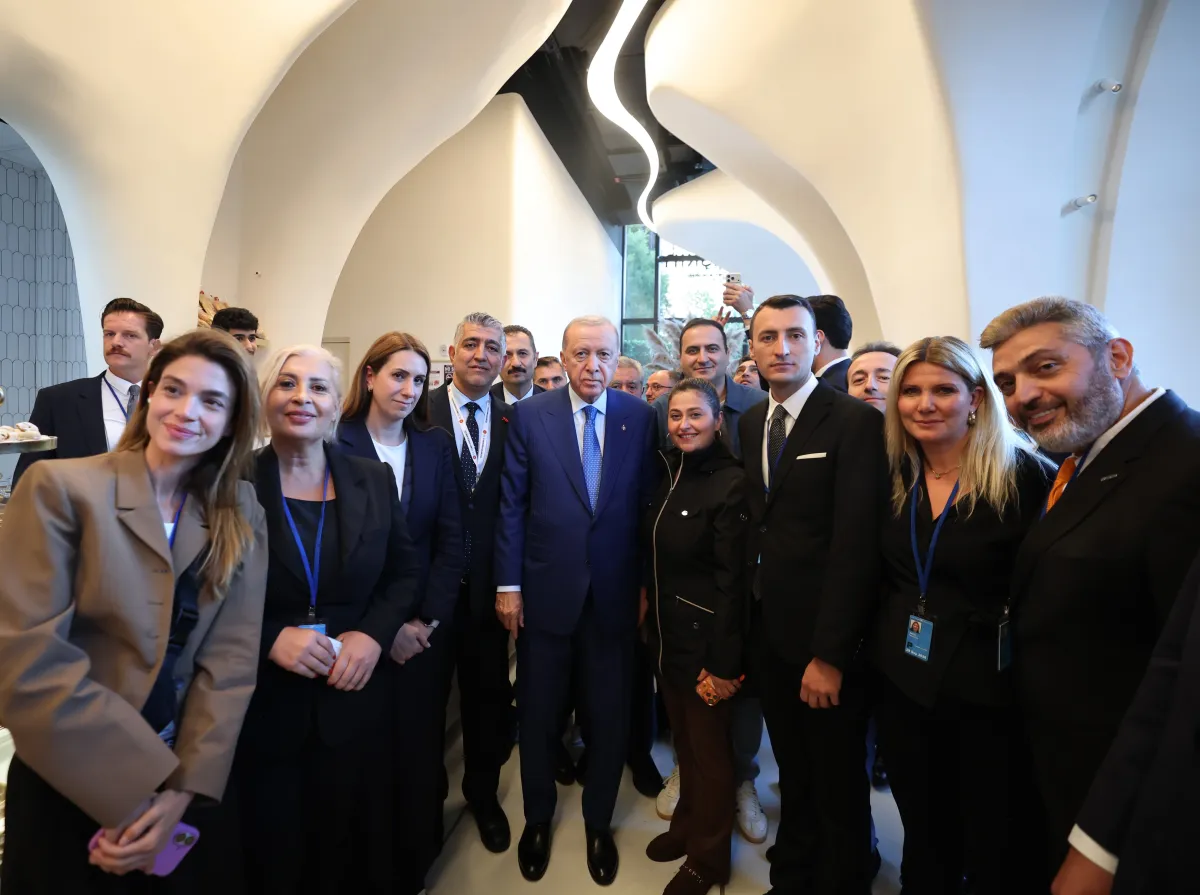 Erdoğan’dan New York’ta Sürpriz Mola! Türk Pastanesinde Çay İçip Sohbet Etti