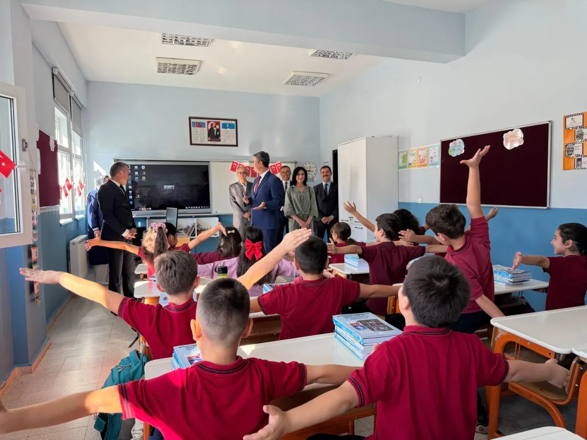 Bucak’ta ilk ders zili çaldı! 12 Bin 786 öğrenci dersbaşı yaptı