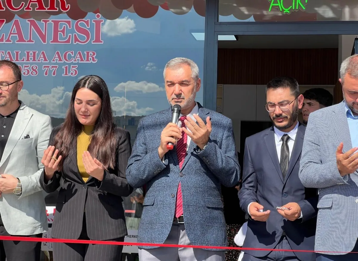 Bucak’ta Acar Eczanesi hizmete açıldı Güler yüzlü hizmet anlayışıyla kapılarını açtı