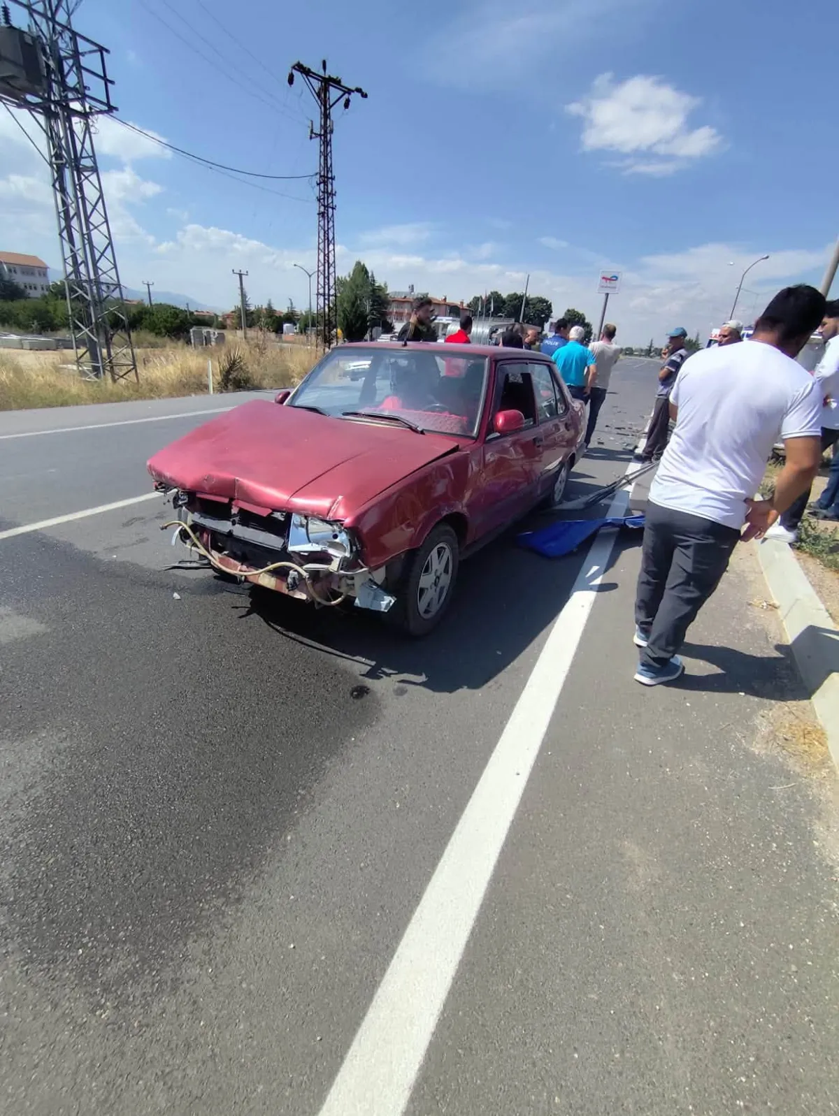 Isparta Şarkikaraağaç’ta 3 Tekerlekli Araç ile Otomobil Çarpıştı 2 Yaralı