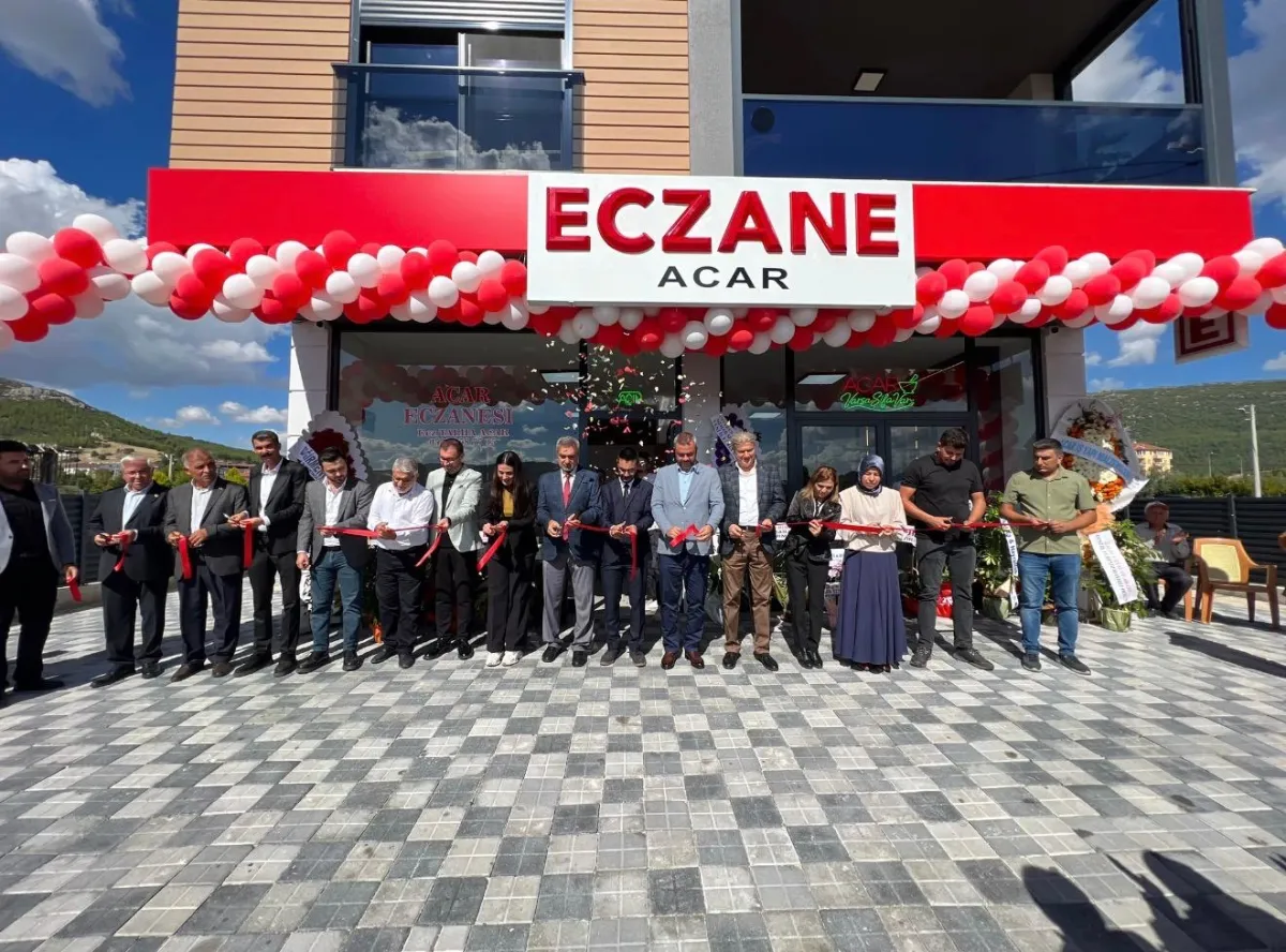 Bucak’ta Acar Eczanesi hizmete açıldı Güler yüzlü hizmet anlayışıyla kapılarını açtı
