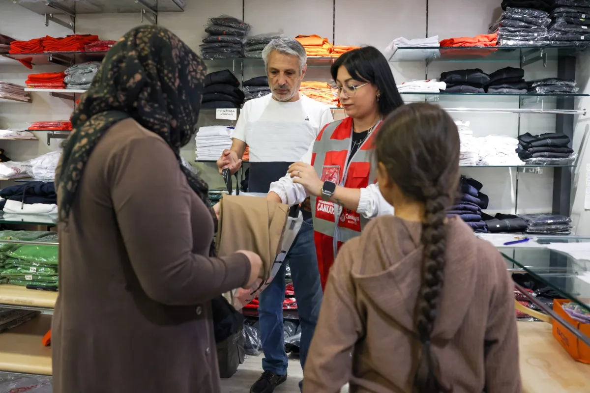 Ankara Çankaya Belediyesi’nden 600 Öğrenciye Okul Forması Desteği