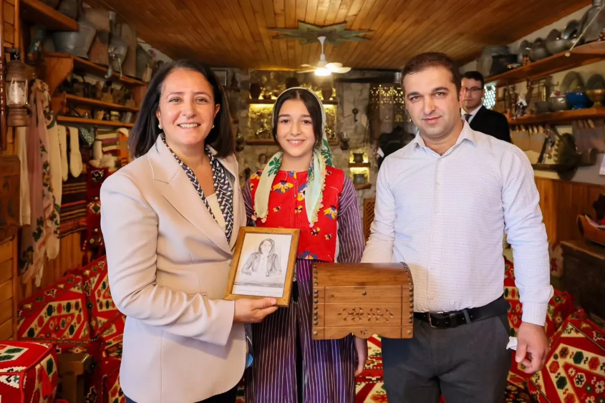 Burdur Valisi Tülay Baydar Bilgihan Meşhur Melli İncirini Dalından Topladı