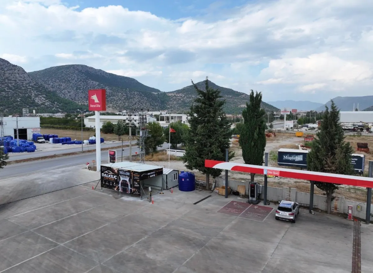 Bucak’ta bir ilk Fırçasız robotik oto yıkama hizmete girdi