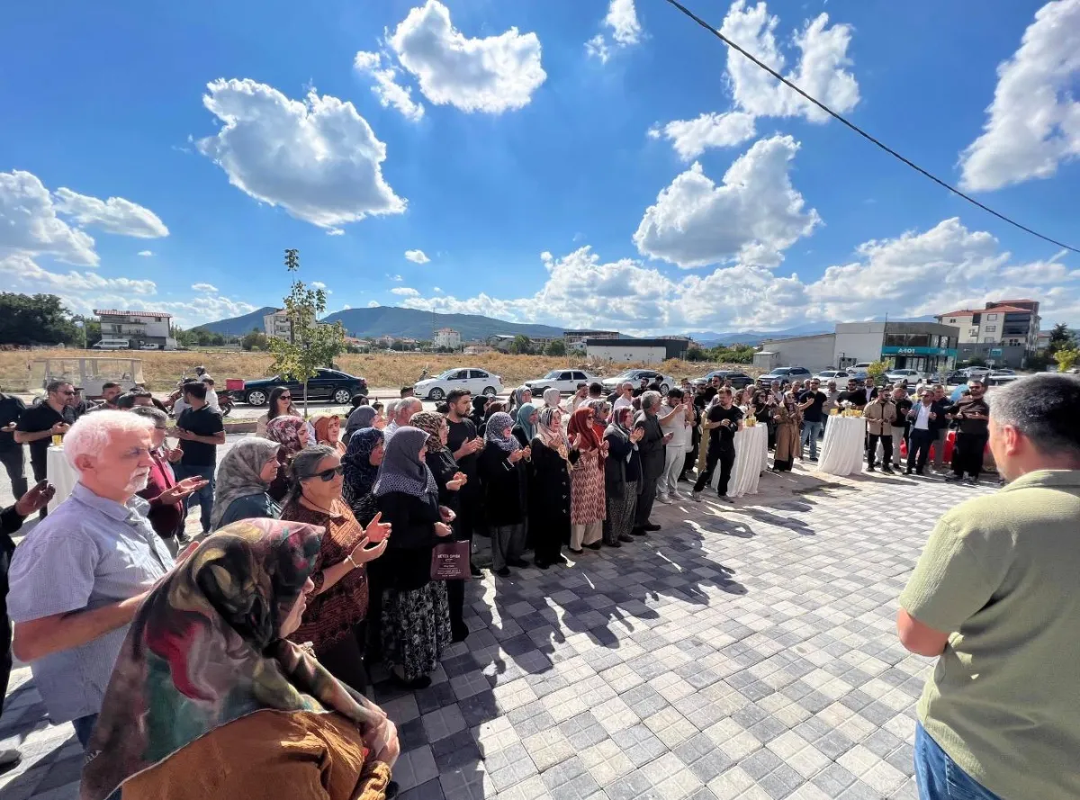 Bucak’ta Acar Eczanesi hizmete açıldı Güler yüzlü hizmet anlayışıyla kapılarını açtı