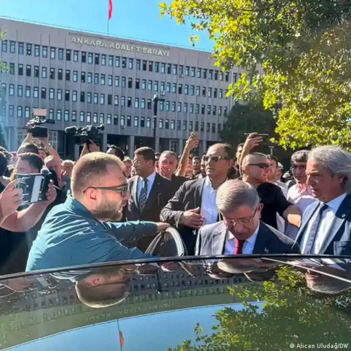 Davutoğlu Ankara Adliyesi'nde İfade Verdi: "Dosdoğru Olmaya Devam Edeceğim”