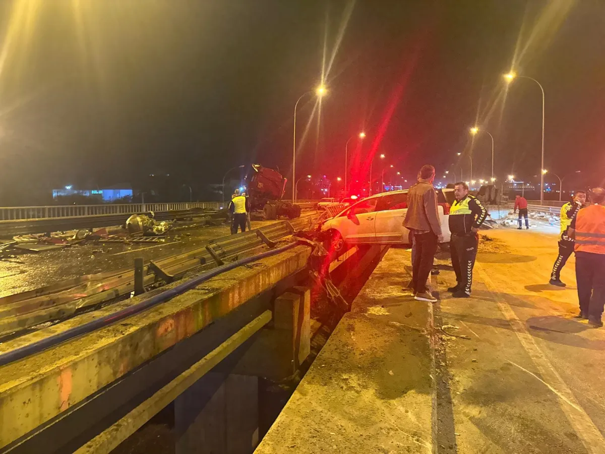 Afyonkarahisar-İzmir Yolunda Facia zincirleme kaza 1 Ölü, 7 Yaralı
