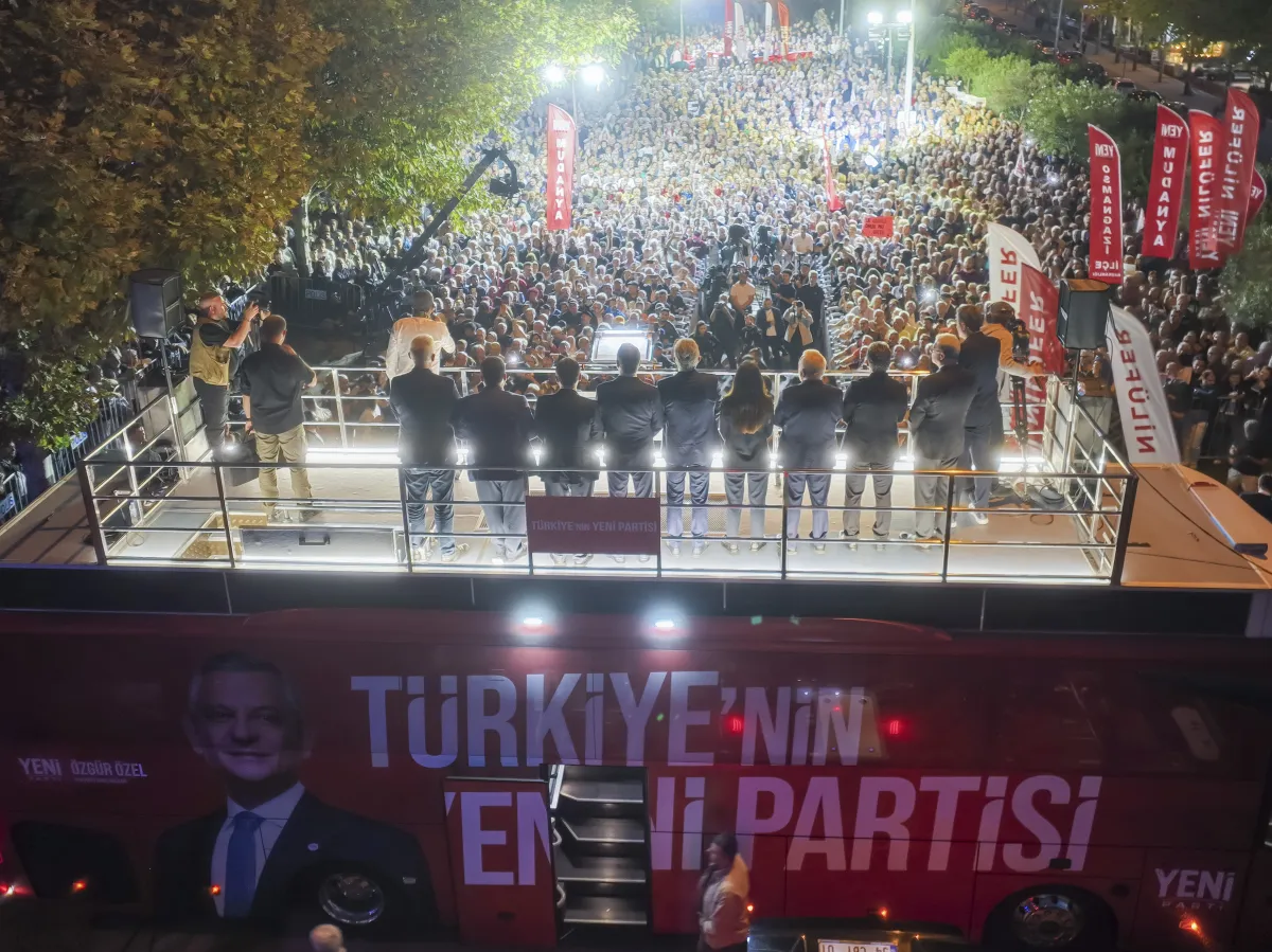 Özgür Özel Bursa’da: Bozbey Açıklaması, Fon Tepkisi ve Çiftçi Mesajları