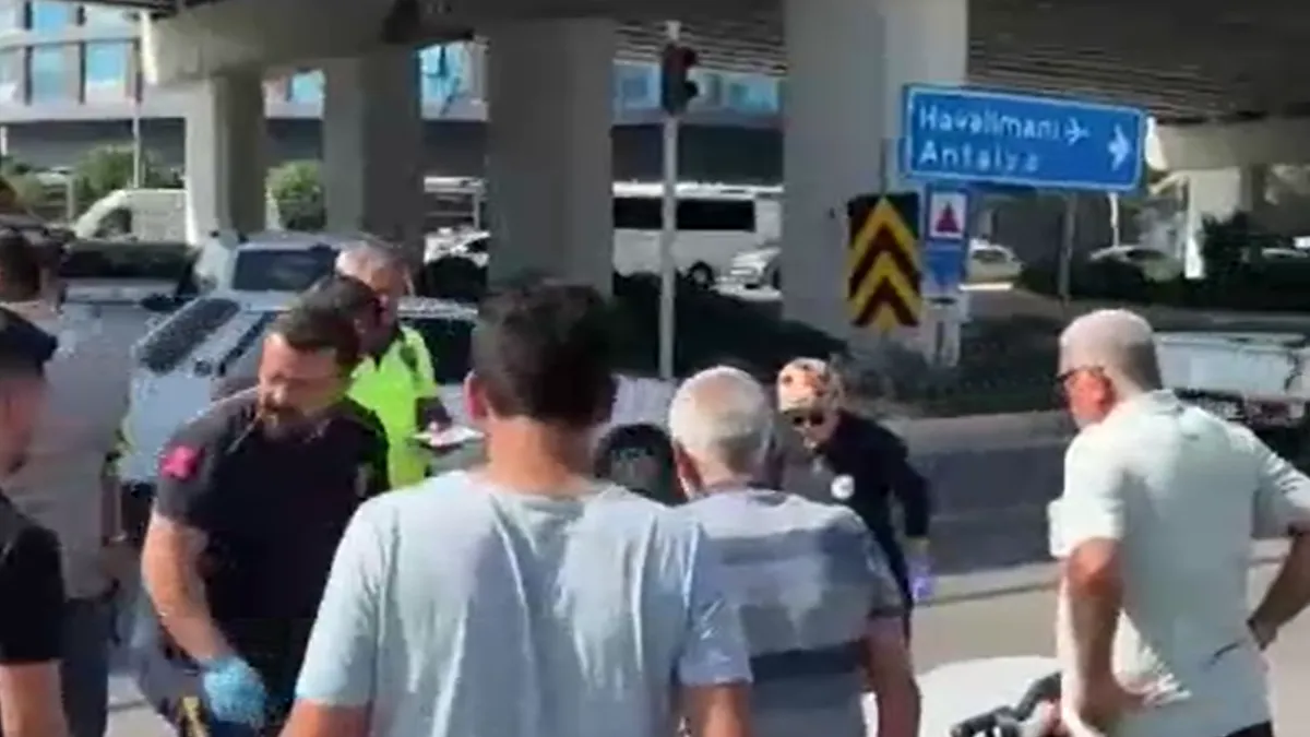Serik’te yolcu otobüsüyle motosiklet çarpıştı: 1Yaralı