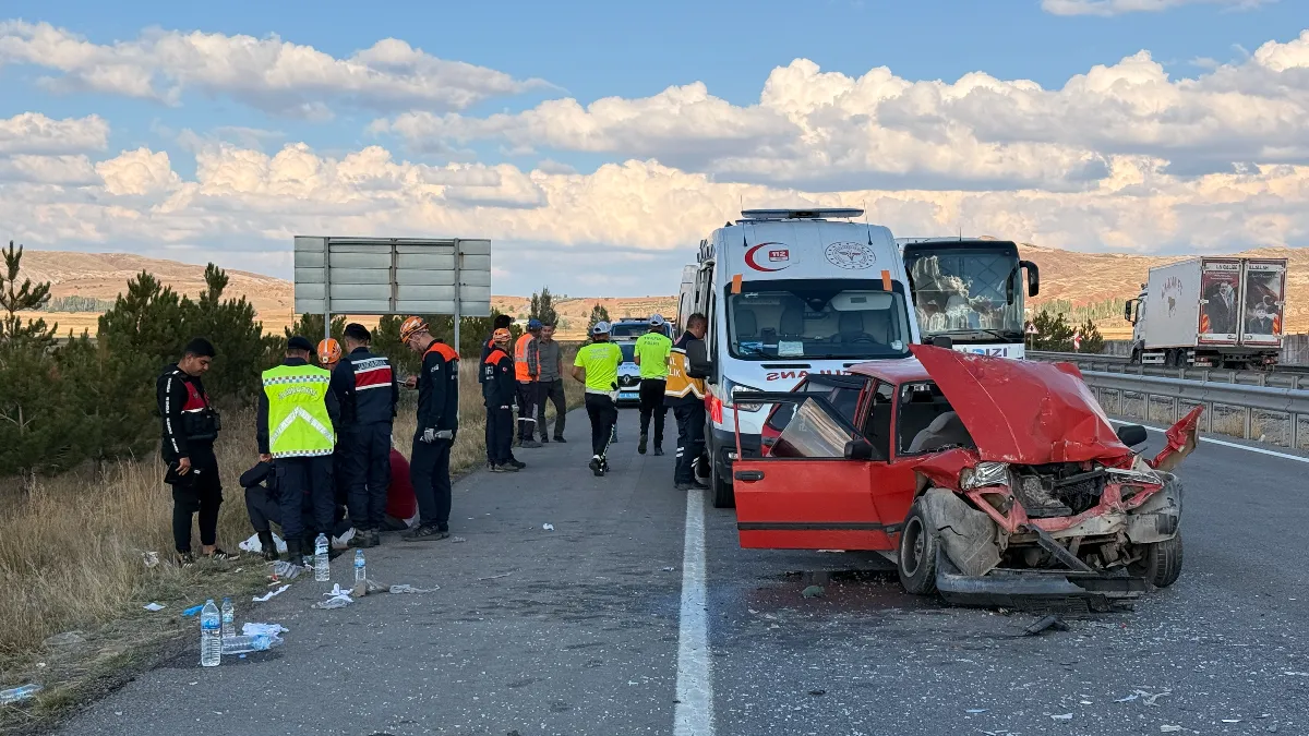 Sivas’ta korkutan kaza! 2 Çocuk dahil 6 Kişi hastaneye kaldırıldı