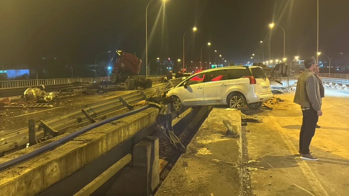 Afyonkarahisar-İzmir Yolunda Facia zincirleme kaza 1 Ölü, 7 Yaralı