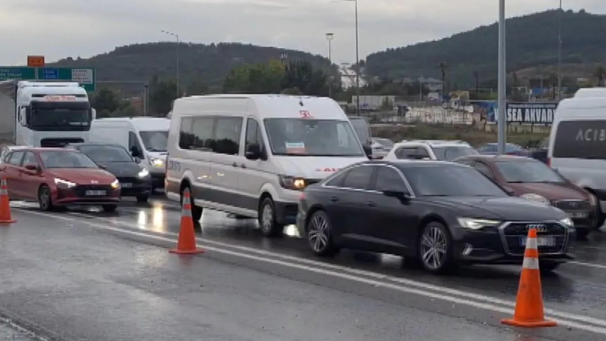 TEM’de TIR kazası! İstanbul’da trafik yoğunluğu arttı