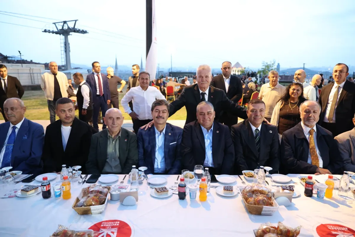 Ankara  “Bozkıra Özlem” Gecesinde Başkan Özarslan’a Ahilik Kaftanı Takdim Edildi