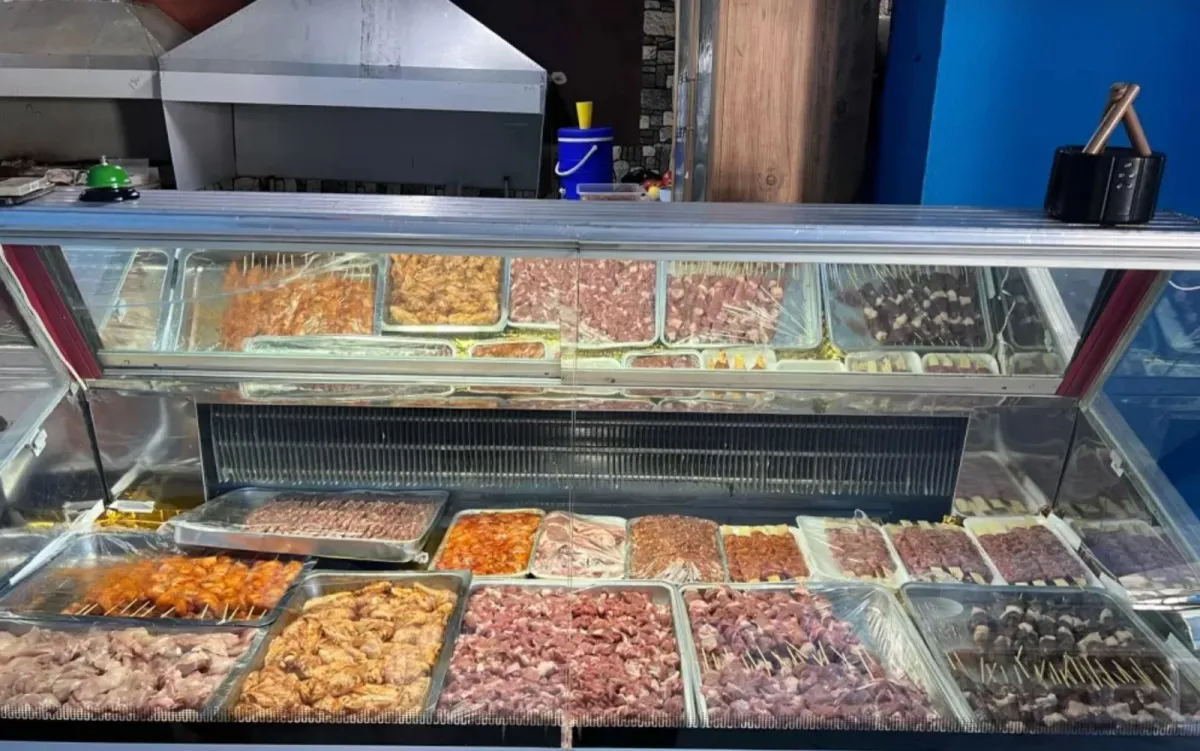 Bucak’ta Balıkseverlere Müjde! 1 Kilo hamsi, salata, meze çeşitleri ve 1 Litre içecek sadece 600 TL