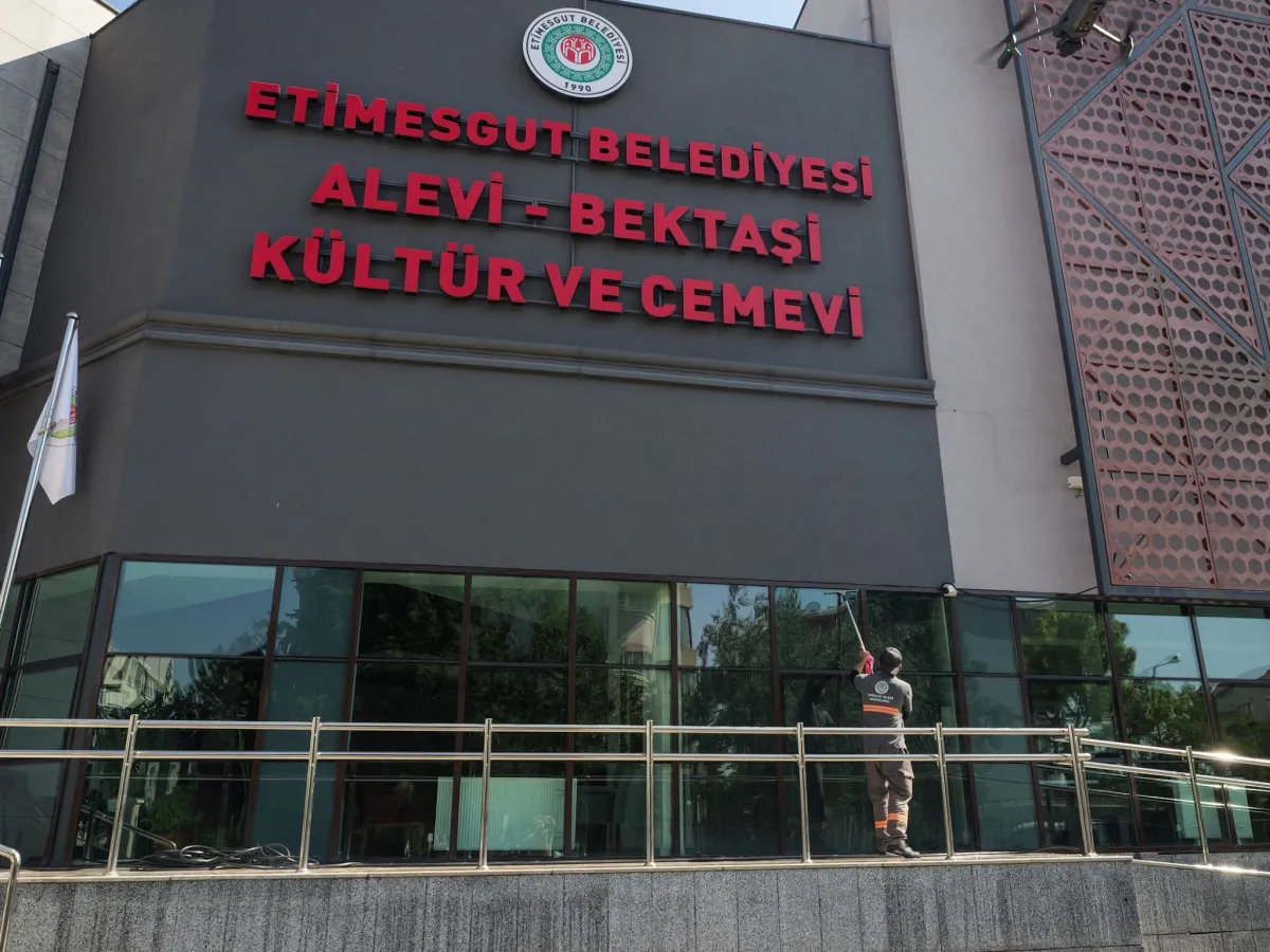 Ankara Etimesgut’ta İbadethanelerde Kapsamlı Temizlik Çalışması
