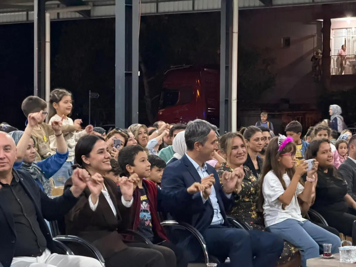 Gezen Sinema Bucak’ta vatandaşlarla buluştu