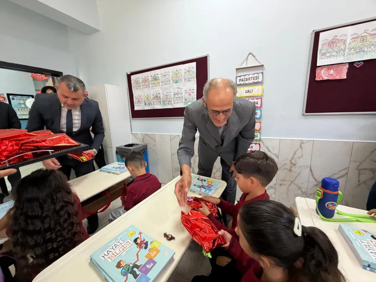 Bucak’ta ilk ders zili çaldı! 12 Bin 786 öğrenci dersbaşı yaptı