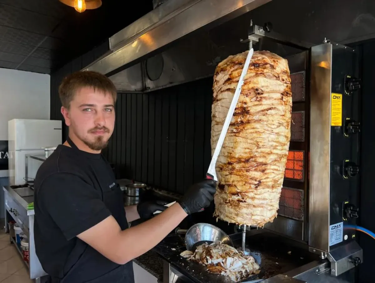 Bucak’ta Dönerci Volkan Usta’dan Her bütçeye uygun döner menüsü