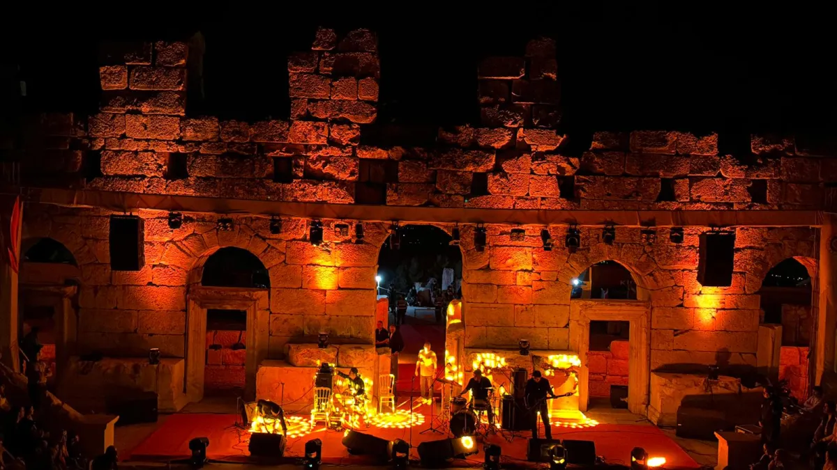 2 Bin yıllık Kibyra’da büyüleyici gece! Tarih ve müzik bir araya geldi