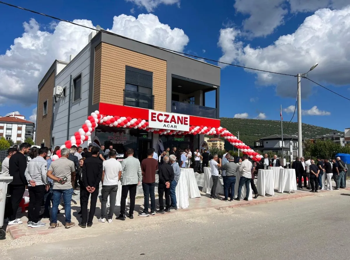 Bucak’ta Acar Eczanesi hizmete açıldı Güler yüzlü hizmet anlayışıyla kapılarını açtı