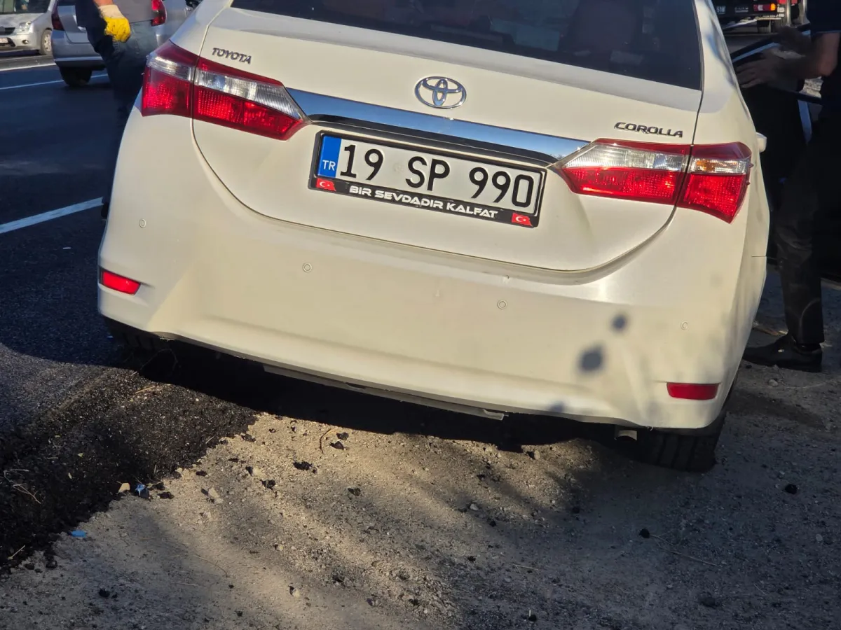 Ankara’da Feci Kaza: Karşı Şeride Geçip İki Otomobile Çarptı, 1 Ölü 7 Yaralı