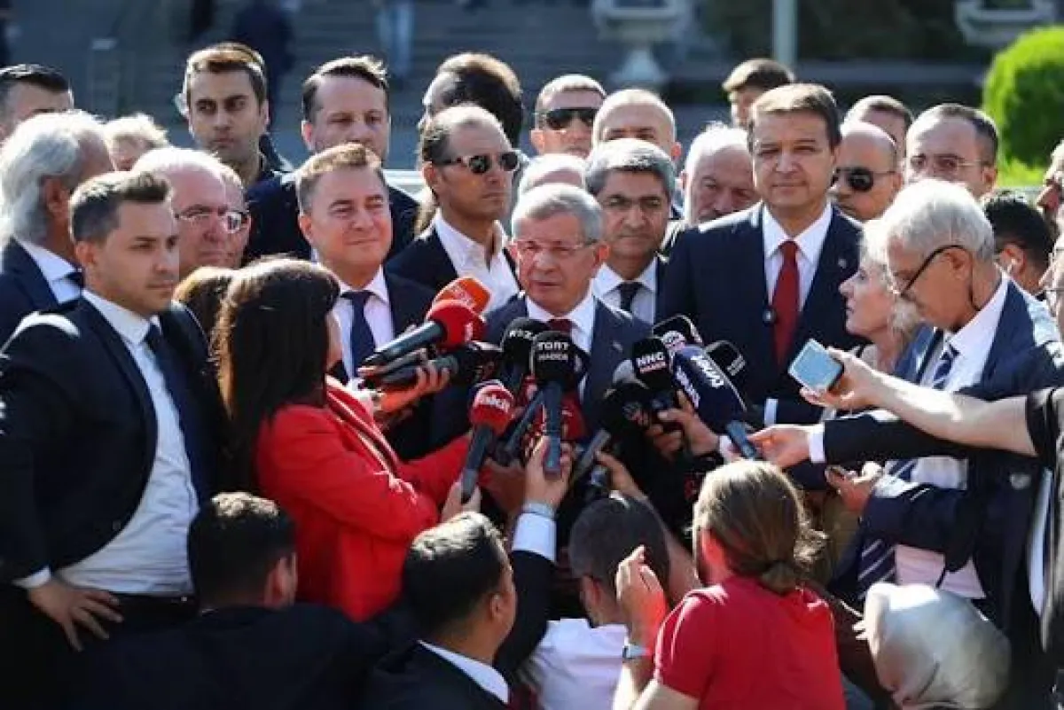 Davutoğlu Ankara Adliyesi'nde İfade Verdi: "Dosdoğru Olmaya Devam Edeceğim”