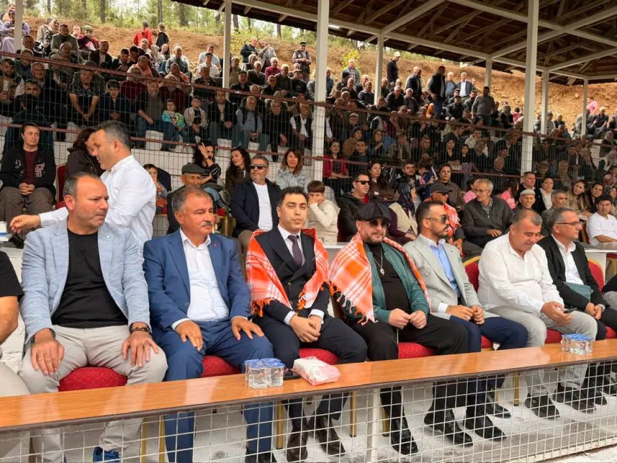 Denizli Beyağaç’ta Dev Final! Orhan Okulu’nu Yenen İsmail Balaban Başpehlivan Oldu