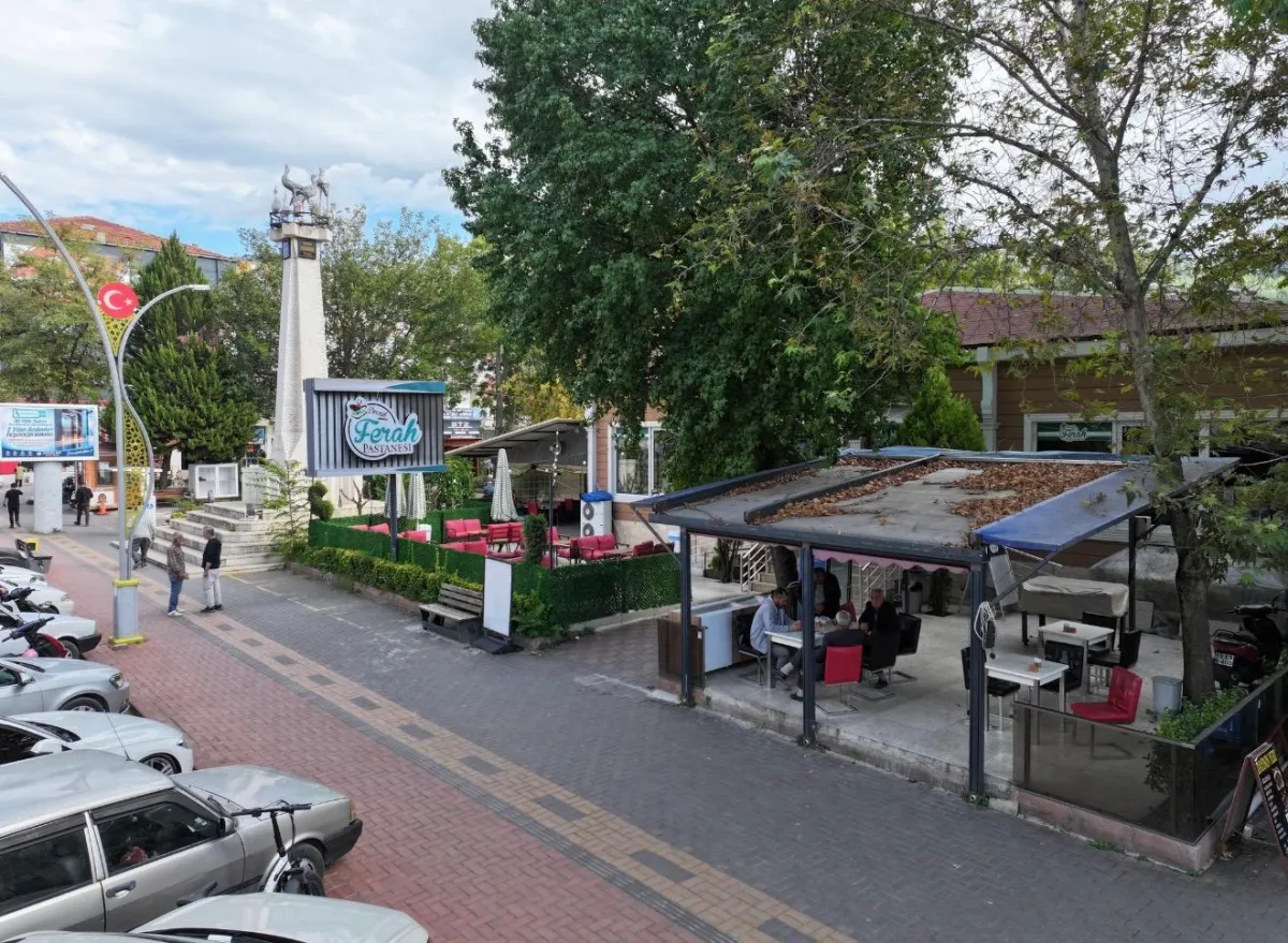 Bucak’ta 27. yıla özel fiyatlar düştü! Ferah Pastanesi’nden bir ay sürecek kampanya